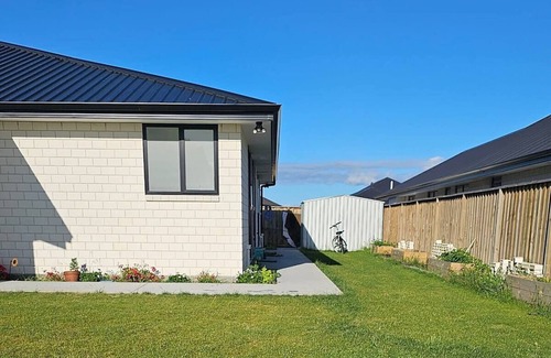 Blenheim Apartment | Double room in a New house Private shower &Toilet (Room2)