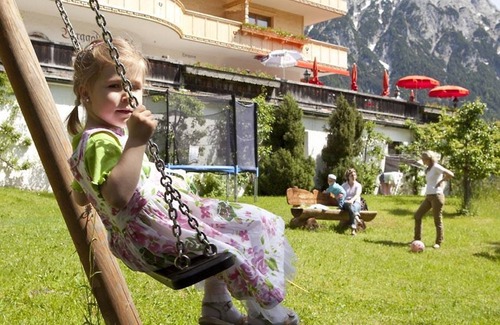 Mittenwald Apartment | Double room north "Almzirbe" 2 - with shower /toilet - Gröbl-Alm, alpine inn /hotel