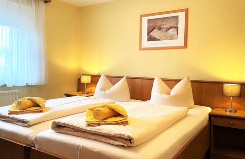 Lohsa Apartment | Double room Pets allowed, max. 2 persons - Gasthof & Pension "Zur Friedenseiche" (Guesthouse)