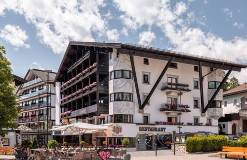 Seefeld Pedestrian Zone House | Double room Red Passion - Alpenlove - Adult SPA Hotel