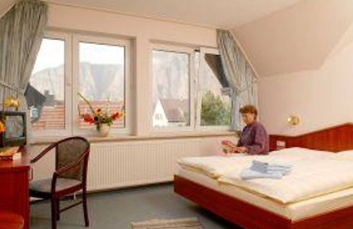 Bad Muenster am Stein-Ebernburg House | Double Room Shower/WC - Hotel BurgBlick