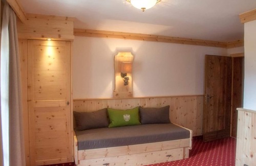 Mittenwald Apartment | Double room south "alpine meadow room - with shower /toilet - Gröbl-Alm, alpine inn /hotel