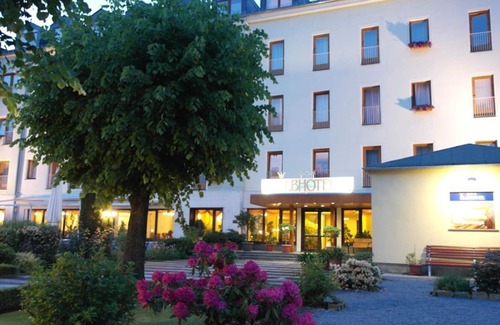 Bad Schandau House | Double room "Stadtblick", shower or bath, WC - Elbhotel Bad Schandau
