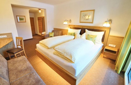 Emberg House | Double room superior for single use, guest house - Hotel Glocknerhof