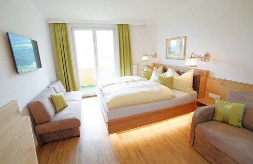 Emberg House | Double room superior for single use, guest house - Hotel Glocknerhof