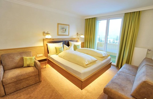 Emberg House | Double room superior for single use, guest house - Hotel Glocknerhof