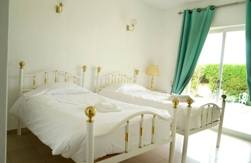 Ameijeira Cottage | Double Room with Double Bed Private Bathroom