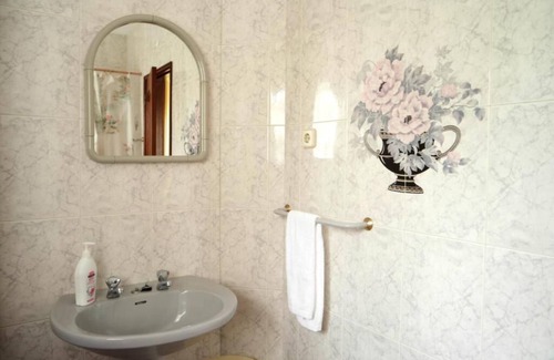 Ameijeira Cottage | Double Room with Private Bathroom