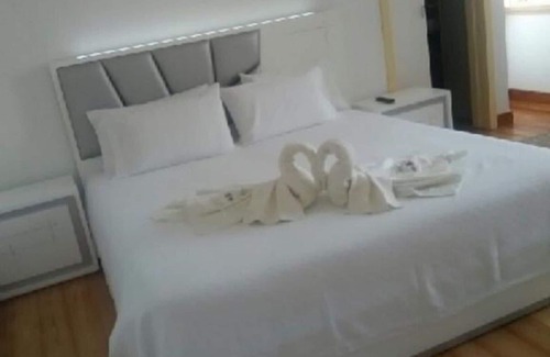 Armamar House | Double Room with Super King-Size Bed