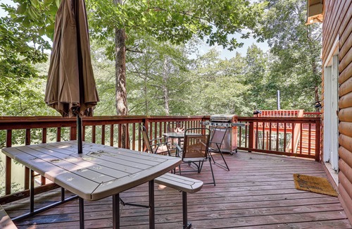 Double Springs Cabin | Double Springs Cabin Stay w/Deck + Shared Dock!