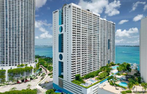Downtown Miami Hotel | DoubleTree by Hilton Grand Hotel Biscayne Bay