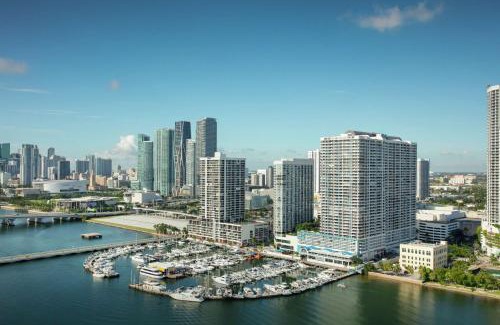 Downtown Miami Hotel | DoubleTree by Hilton Grand Hotel Biscayne Bay