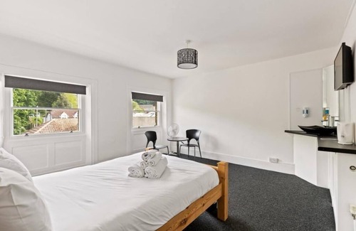 Dover House | Dover Town Rooms Twin Room