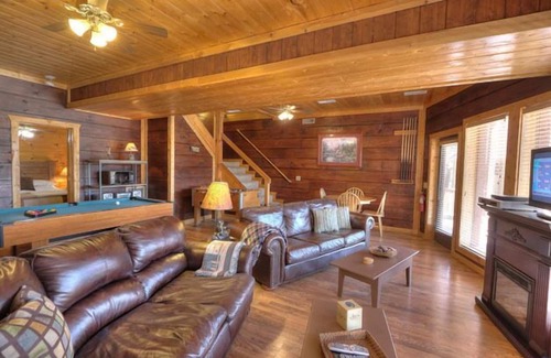 Gatlinburg - Pigeon Forge Cabin | Down by the Water