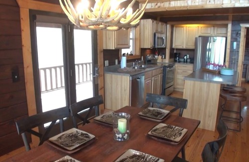Gatlinburg - Pigeon Forge Cabin | Down by the Water