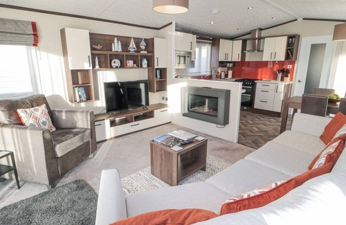 Morpeth Cottage | DOWNTIME LODGE, pet friendly, country holiday cottage in Felton