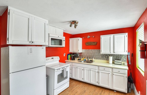 Flagstaff House | Downtown 1 Bedroom w/Hot Tub, A/C & Sleeps 4