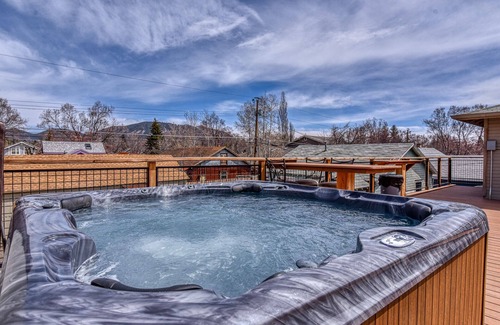 Flagstaff House | Downtown 1 Bedroom w/Hot Tub, A/C & Sleeps 4