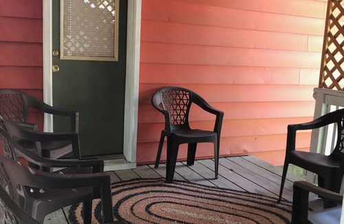 Wabash House | Downtown 2 Bedroom Cottage, Sleeps 6, Walk to Honeywell, Downtown Restaurants