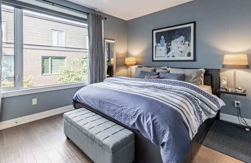 Little Italy House | Downtown 3-Story Exec Townhouse - Free Parking!