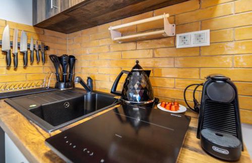 Inner City Budapest Apartment | Downtown Apartment House Orange