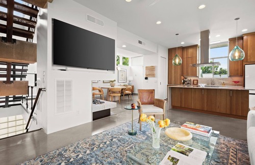 Central East Austin House | Downtown Austin Gem I Pet-friendly 4BR home w/fire pit & fenced yard