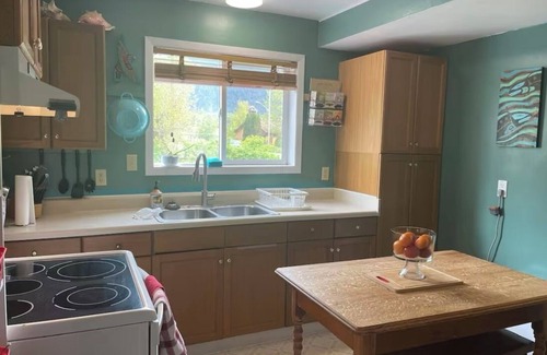 Bella Coola House | Downtown Bella CoolanAdorable 2 Bedroom Home with full Bath, sleep’s 6