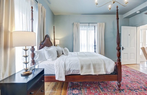 North Downtown Hotel | Downtown Boutique Hotel King Suite with Pool