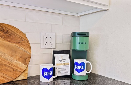 East End House | Downtown Bungalow with Geothermal Hot Spring