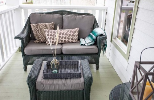 Livingston House | Downtown charmer, blocks from park, river & downtown, pet friendly