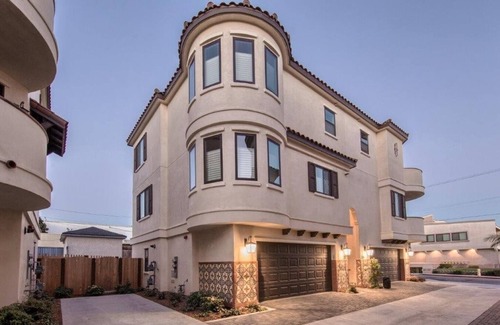 Downtown Condo | Downtown Condo with Rooftop Deck