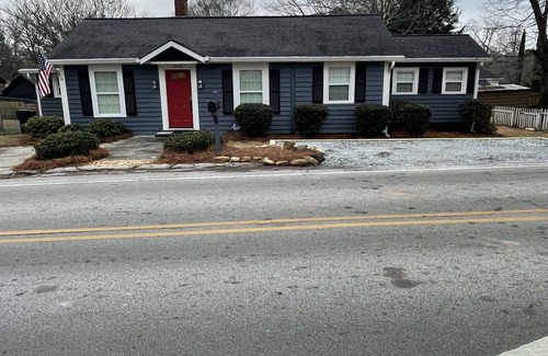 Covington House | Downtown Covington Cottage- walking distance to Covington Square
