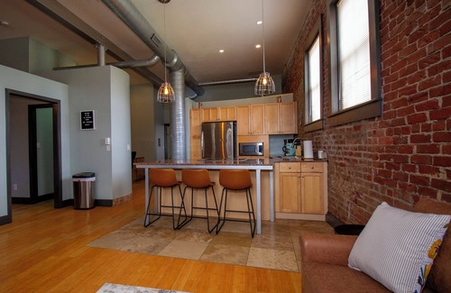 Evansville Apartment | Downtown Haven Retreat - 2 Bed/2 Bath Flat in the Heart of Downtown - Sleeps 4