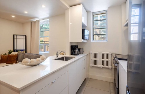 Quartier des Spectacles Apartment | Downtown Hideaway | Peaceful & Trendy 1BR