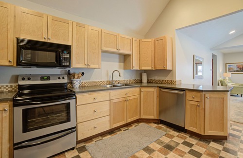Holland House | Downtown Holland; Near Dining, Campus & Tulips
