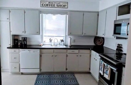 Hot Springs House | Downtown/Horse track 1.5mile,Fenced yard
