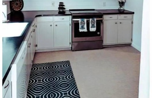 Hot Springs House | Downtown/Horse track 1.5mile,Fenced yard