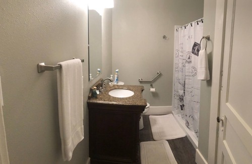 Houma House | Downtown Houma, LA - Near Main St and Courthouse