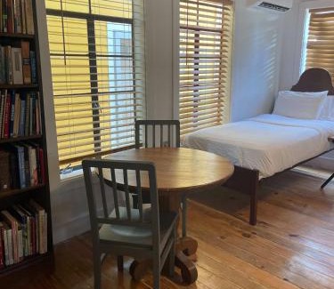 Freetown - Port Rico Apartment | Downtown Lafayette Gem-Stylish 1BR Apartment