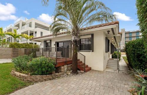 Hendricks and Venice Isles House | DOWNTOWN LAS OLAS WATERFRONT HOME UPDATED UNIT