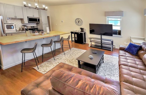 Lehighton Apartment | Downtown Lehighton bnb! 5min drive to Jim Thorpe!