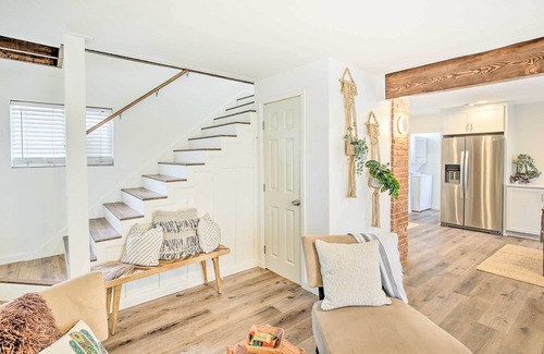 East Village Cottage | Downtown Long Beach Home: Walk Everywhere!