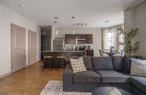 Downtown Columbus Apartment | Downtown Luxury Apartment on the Columbus Commons