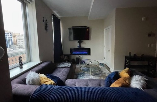 Mount Vernon Condo | Downtown Luxury Apt- Long Term Stays Welcomed