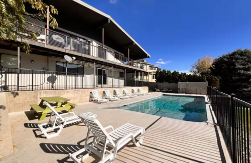 Manson House | Downtown Manson- Pool, Hot tub, Game Room, Views