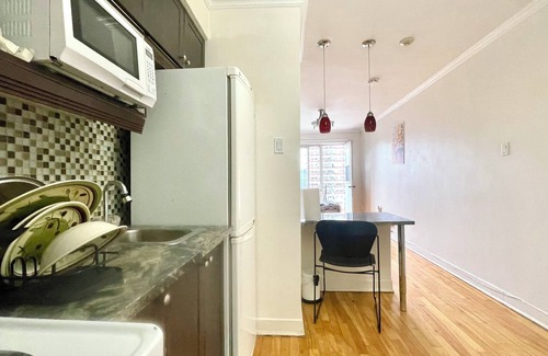 Milton Park Apartment | Downtown McGill festival area explore the city in wonderful summer