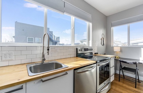 Old Town North House | Downtown Mountain Views Guesthouse