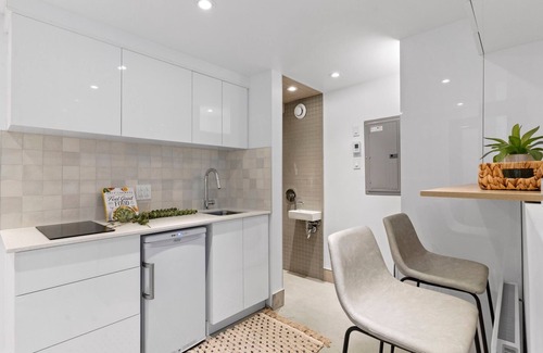 Shaughnessy Village House | Downtown MTL's Exclusive 1-BR Tiny House Retreats: 30-Day Urban Escapes!