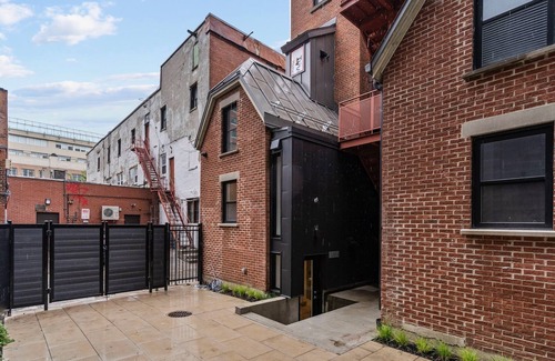 Shaughnessy Village House | Downtown MTL's Exclusive 1-BR Tiny House Retreats: 30-Day Urban Escapes!