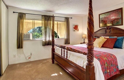 Education Hill House | Downtown Redmond 2 bed 1.5 bath